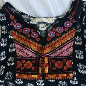 hazel Beautiful detailed flowy sleeveless top